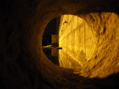 Fonte Vecchia da una fessura